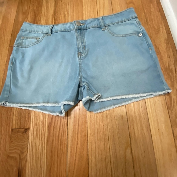 Justice Shorts  Junior 16Plus - Picture 1 of 5